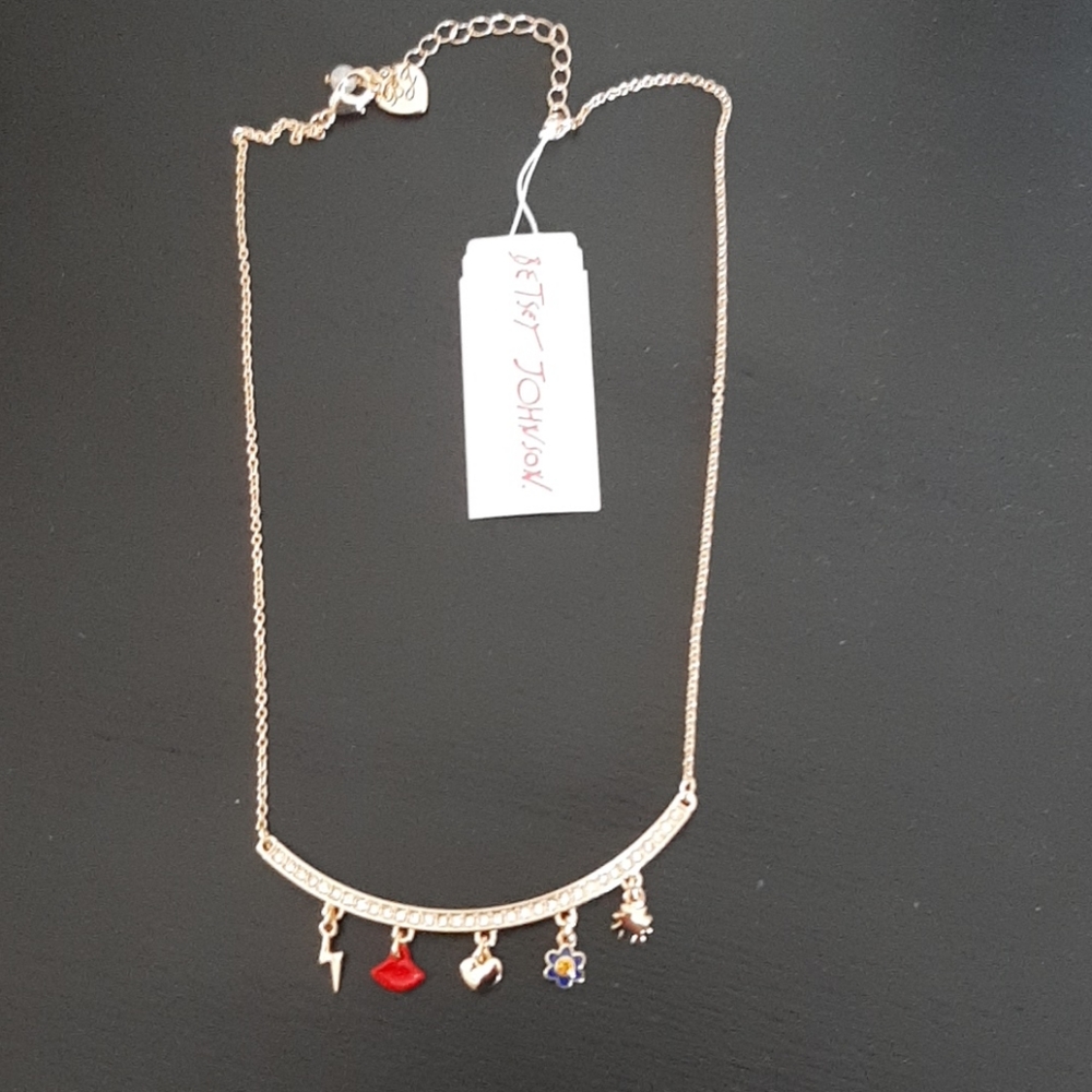 💜Betsey johnson 💗 Necklace🌸🌺